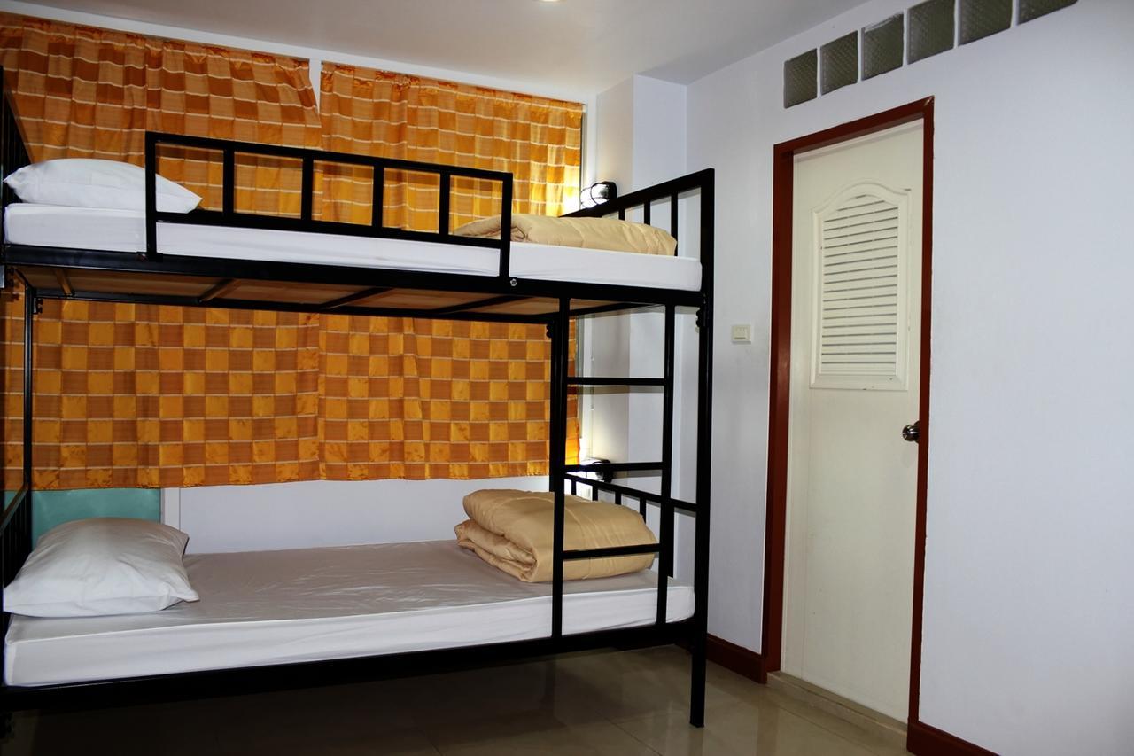 Home Base Hostel (Adults Only) Banguecoque Exterior foto