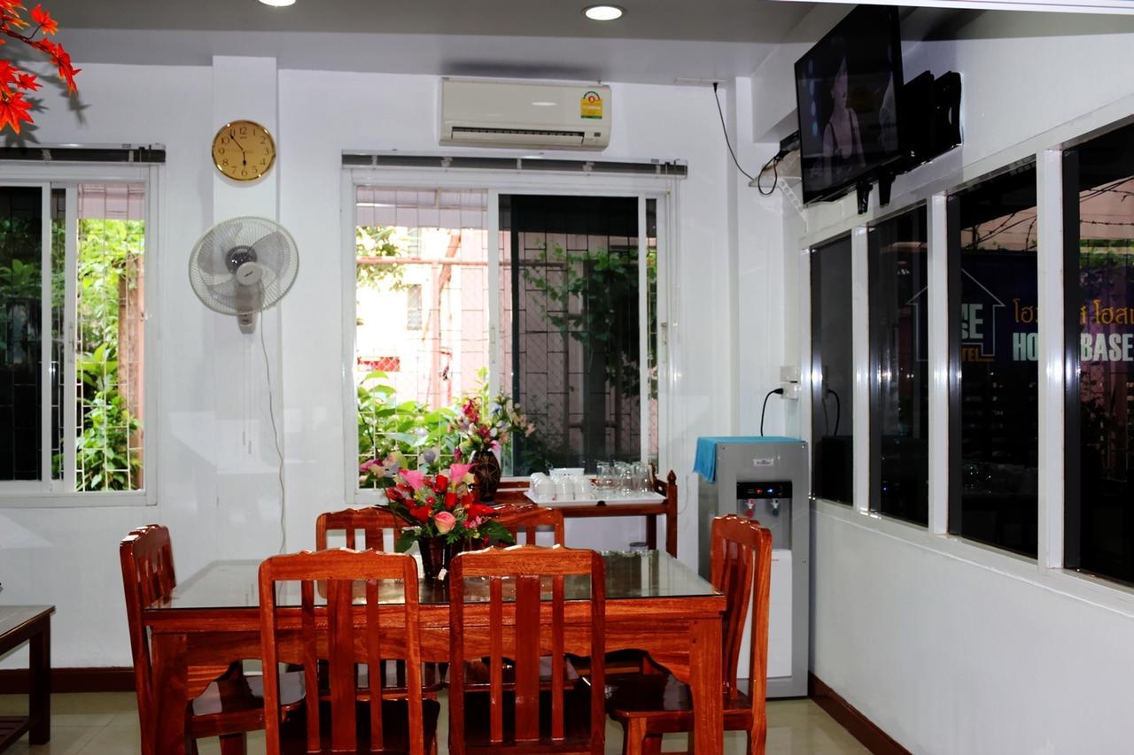 Home Base Hostel (Adults Only) Banguecoque Exterior foto