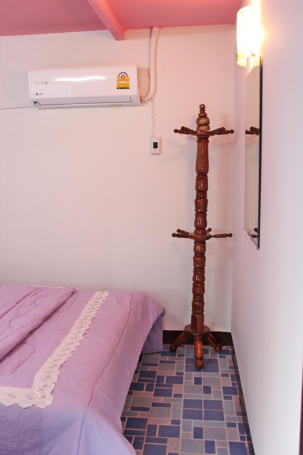 Home Base Hostel (Adults Only) Banguecoque Exterior foto