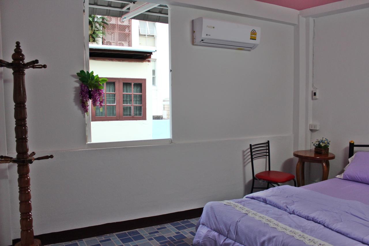 Home Base Hostel (Adults Only) Banguecoque Exterior foto